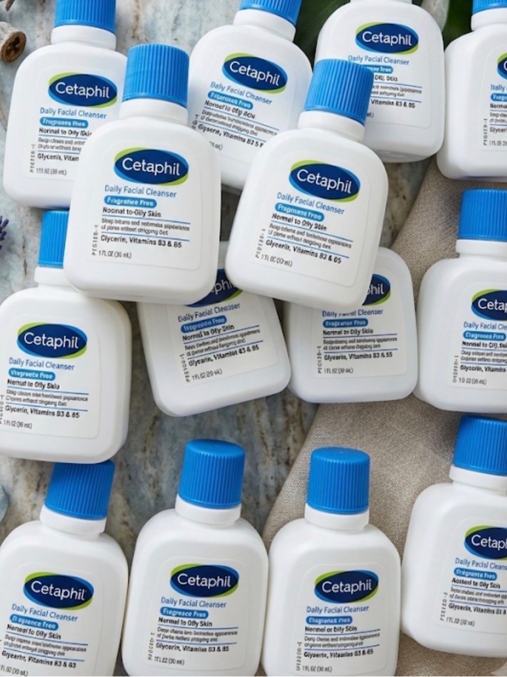 Cetaphil Daily Facial Cleanser Mini Travel Bottles (18 count, 1 oz ea) Brand new